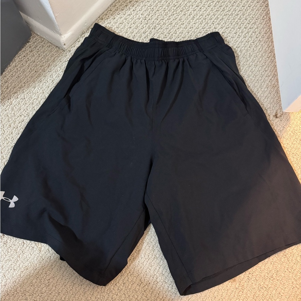 Under Armour Men's Black Shorts size medium